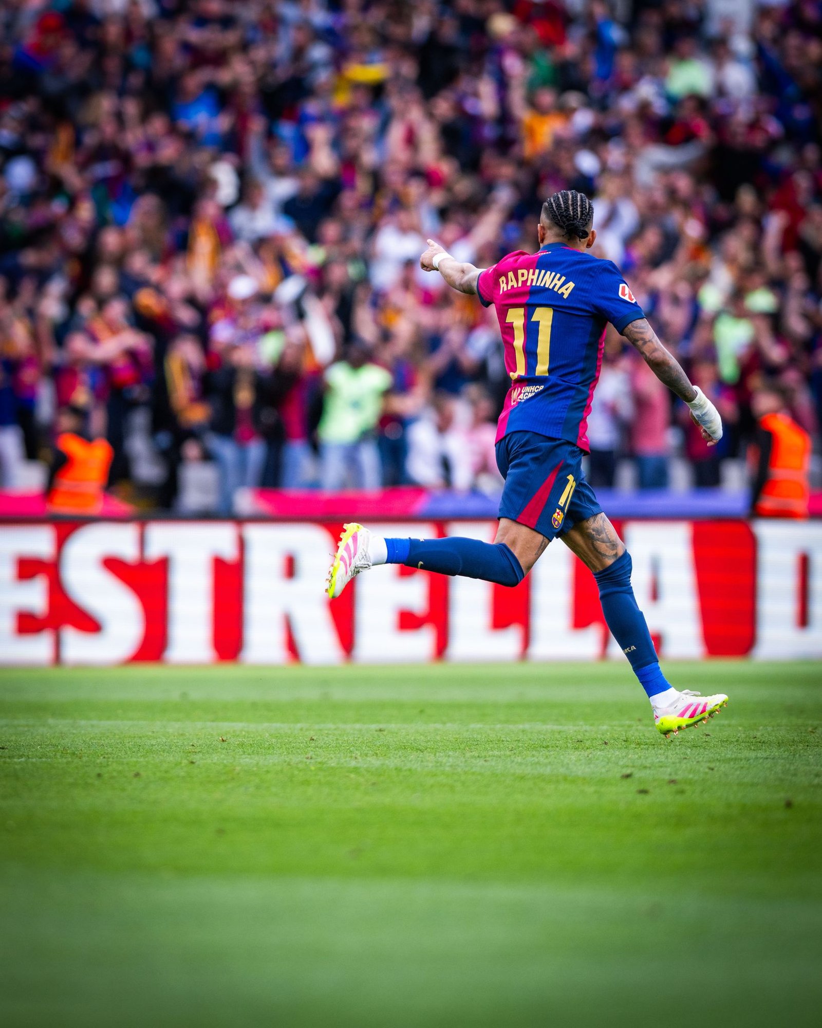 برشلونة ملوك الريمونتادا يعود من بعيد ليقترب من حسم اللقب