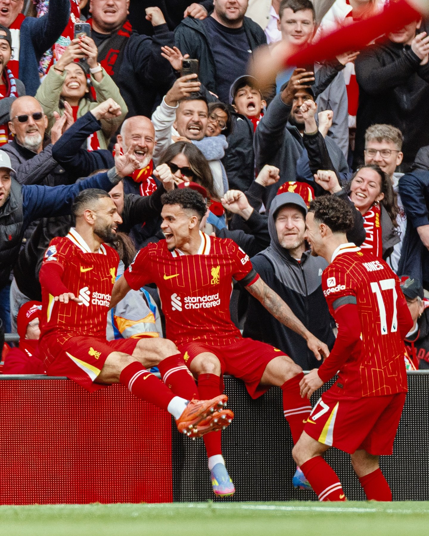 ليفربول يعود من بعيد ويهزم وست هام بصعوبة في الدوري الإنجليزي