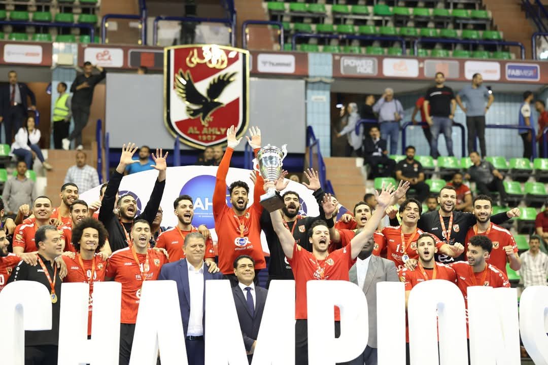 بعد عقود من الانتظار.. الأهلي ينتصر على الزمالك ويتوج بكأس أفريقيا التاريخية